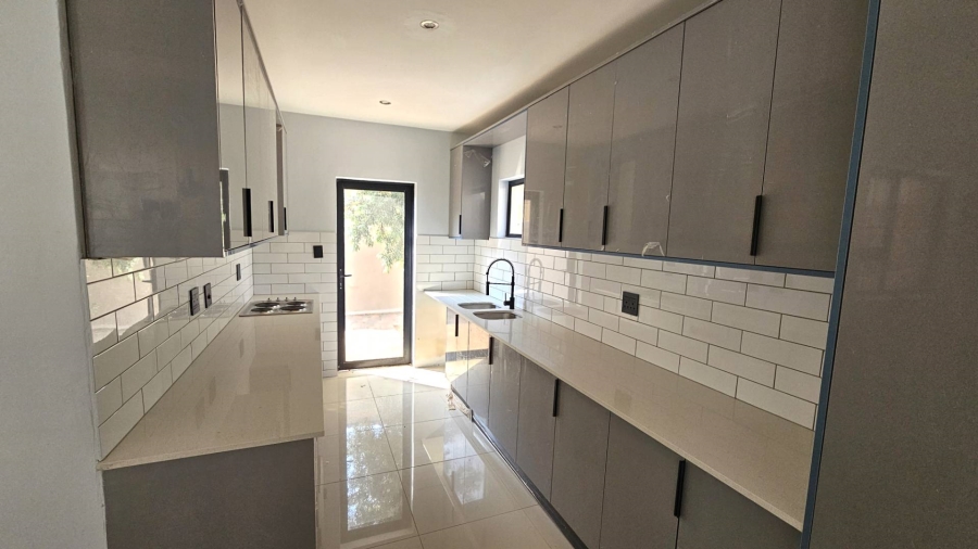 5 Bedroom Property for Sale in Melodie North West